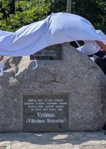 Jonaičiuose atidengtas Vydūno atminimą įamžinantis paminklinis akmuo