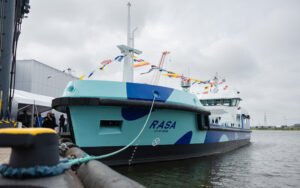 Laivas „Rasa“ – pirmasis Baltijos jūros regione ir vienas pirmųjų pasaulyje tanklaivių, varomų žaliuoju vandeniliu ir elektra. Lietuvos Respublikos Prezidento kanceliarijos nuotraukos/ Eitvydas Kinaitis