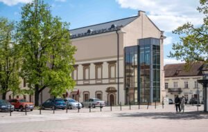 Paroda eksponuojama Radvilų rūmų dailės muziejaus pietiniame korpuse (Vilniaus g. 24).