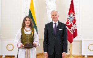 Prezidentas Valstybės dienos proga įteikia valstybės apdovanojimus. Roberto Dačakus nuotr.