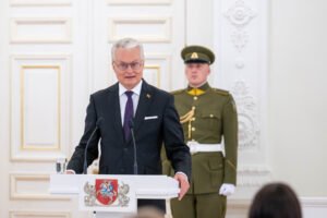 Prezidentas Valstybės dienos proga įteikia valstybės apdovanojimus. Roberto Dačakus nuotr.