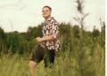 Tauras pristato vasarišką dainą „Iki kelių baloj“: nostalgiškame klipe atsigręžia į lietuvišką kaimą