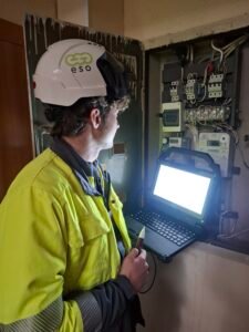 Vilniaus kolegijos elektros ir automatikos inžinerijos studentas Daniel Bachmetjev prisipažįsta, kad tik pradėjęs studijuoti ir išbandęs darbą energetikos sektoriuje suprato, kokia įvairiapusė yra ši sritis.